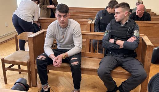 Sodišče odločilo: napadalcu na Aleša Šutarja šest let in devet mesecev zaporne kazni