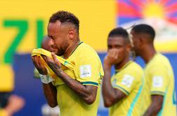 Neymar padel na kolena in končal v solzah, Ancelotti zavrnil namigovanja
