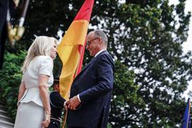 Bela hiša, sprejem voditeljev