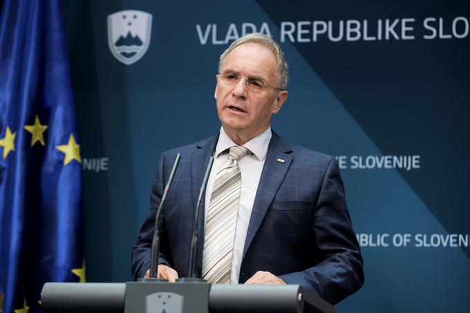 Minister za notranje zadeve Aleš Hojs opozarja pred okrepljenim migrantskim valom in napoveduje aktiviranje dodatnih sil slovenske policije. | Foto: STA ,