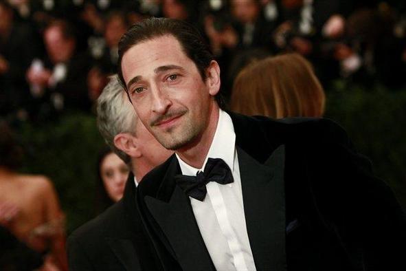 Adrien Brody bo avtor otroške klasike Veter v vrbah