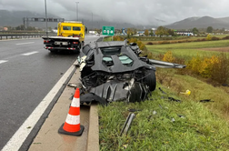 24-letni Slovenec z lamborghinijem pri 200 kilometrih na uro končal v cestni ograji