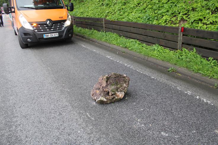 nesreča, skala, krško, avtomobil, voznik, gasilci | Foto: Facebook/PGE Krško - Slovenija