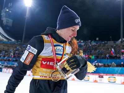 Od savne do zlatega orla: kako je Domen Prevc utišal ves hrup