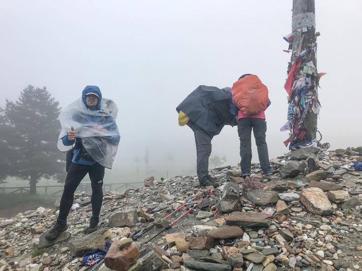 Na poti so se srečevali ne samo s kilometri, temveč tudi z vremenskimi nevšečnostmi. | Foto: osebni arhiv/Lana Kokl