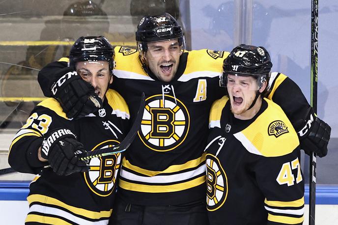 Boston Bruins Patrice Bergeron | Patrice Bergeron je v drugem podaljšku Bostonu prinesel vodstvo z 1:0 v zmagah v končnici. | Foto Getty Images