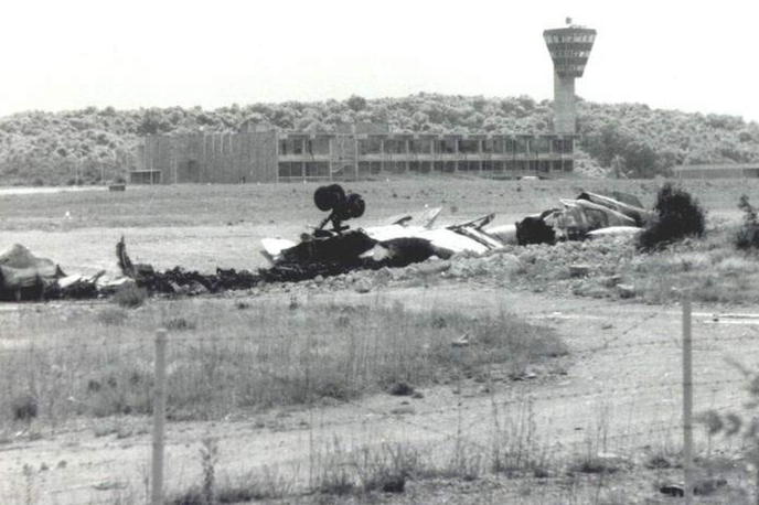 Aviogenex 130 | V nesreči letala na letališču na Krku je umrlo kar 78 od 83 ljudi na krovu. Umrli so zaradi požara in gostega dima. | Foto Aviation-safety.net