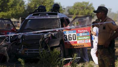 Kitajka na reliju Dakar zletela s proge, trije gledalci v kritičnem stanju