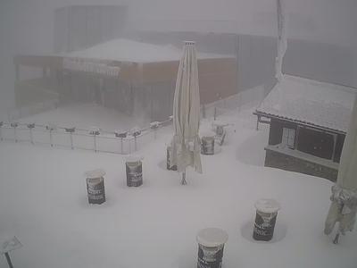 Orkanski sunki na Hrvaškem. V potresu na Sljemenu obtičali otoci #foto