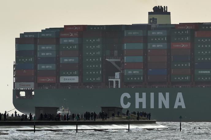 ladja kontejner | Največ ponarejenih izdelkov pride po pomorski poti in iz Kitajske. | Foto Reuters