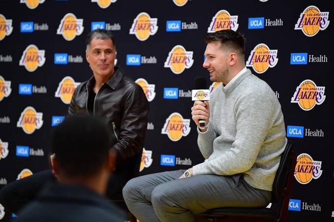 Rob Pelinka želi pripeljati še vsaj enega visokega igralca. | Foto: Reuters