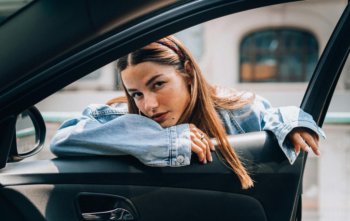 ženska, dekle, avtomobil | Foto Pexels