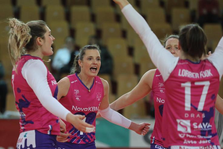 Pri Štajerkah je bila s 16 točkami najbolj učinkovita povratnica Iza Mlakar. | Foto: Facebook Odbojkarski klub Nova KBM Branik