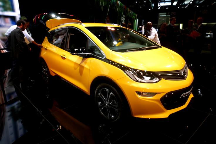 Opel ampera-e je bila skupaj z renaultom zoe ena glavnih zvezdnic evropske avtomobilske industrije, ki vse bolj aktivno razvija električne avtomobile.  | Foto: Gregor Pavšič