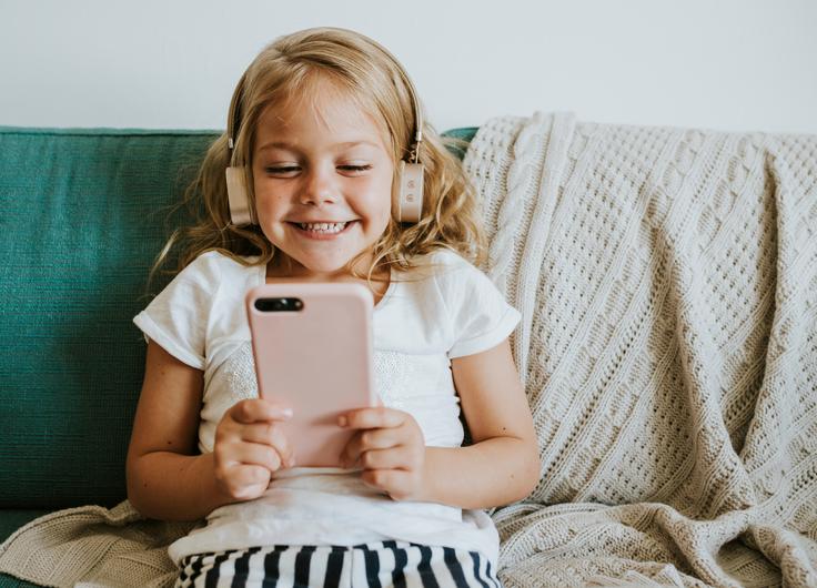 Otroci, pametni telefon | Foto: Shutterstock