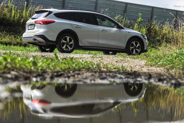 Active je od običajnega focusa višji za 30 oziroma 34 milimetrov in še vedno ni opremljen s štirikolesnim pogonom. | Foto: Gašper Pirman