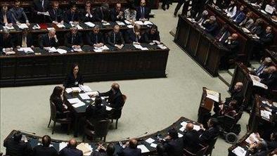 Italijanski poslanci bodo glasovali s prstnimi odtisi
