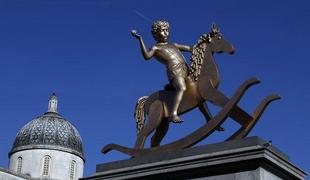 "Sodobno umetniško delo pred londonsko Narodno galerijo je neprimerno"