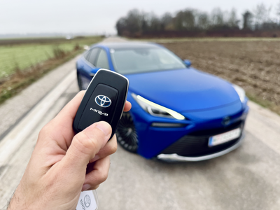 Konec tedna z avtomobilom na vodik – je Slovenija že pripravljena? #video