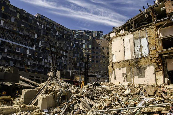 Del kompleksa pediatične klinike Ohmatdit nekaj dni po napadu.  | Foto: Reuters
