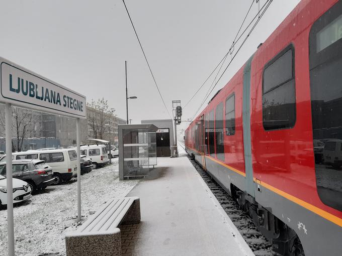Del celovite prenove računalniške infrastrukture in sistema prodaje vozovnic Slovenskih železnic bo tudi uvedba kartomatov na nezasedenih postajah in postajališčih (kot je ta na fotografiji), pa tudi na najbolj obremenjenih postajah. | Foto: Srdjan Cvjetović