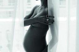 Gola nosečnica Alessandra Ambrosio