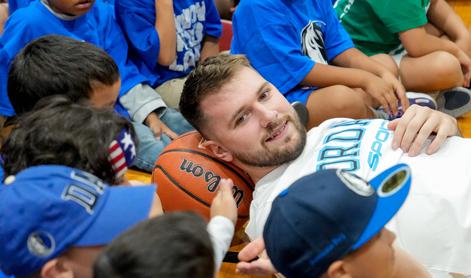 Luka Dončić osrečil otroke, ki nanj gledajo kot na božanstvo #video