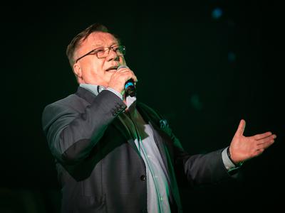 Halid Bešlić pristal v bolnišnici, koncerti so odpovedani