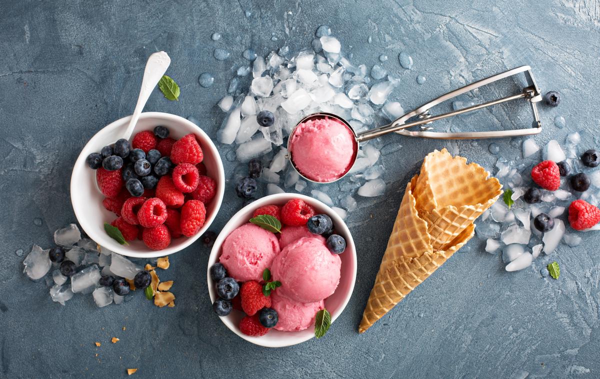 Sladoled, zamrznjeneno sadje | Pri sladoledu lahko kombinirate različno sadje. | Foto Shutterstock