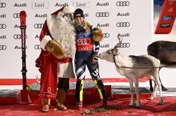 Dvanajst let pozneje je popolnila Božičkovo vprego jelenčkov