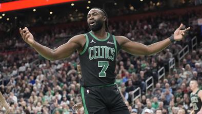 Boston zlahka do zmage, znova je blestel igralec s klopi
