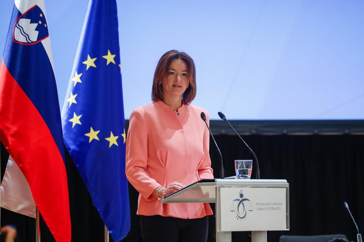 Ministrica Fajon se je v nagovoru v imenu Slovenije zahvalila skupini držav pobudnic za desetletje prizadevanj in trdega dela, ki so pripeljali do sprejema konvencije, ter vsem državam podpornicam in drugim udeležencem, ki so kakorkoli pripomogli k njenemu sprejetju ter pri izvedbi največje diplomatske konference v zgodovini Slovenije. | Foto: Ministrstvo za zunanje zadeve