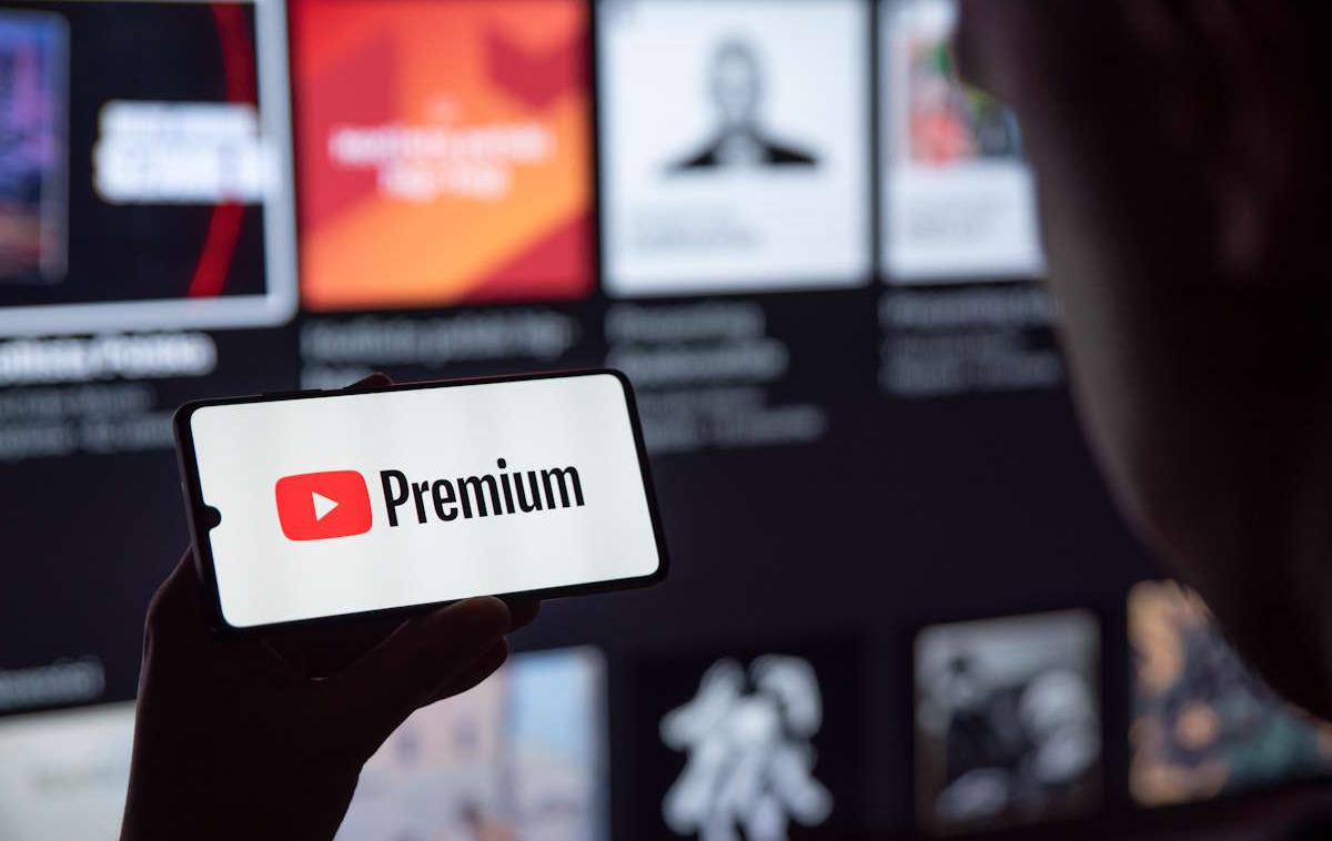 YouTube Premium | Naročniška storitev Premium je za YouTube potencialna zlata jama. Spletna stran ima namreč več kot 2,2 milijardi uporabnikov, naročnino na YouTube Premium pa jih plačuje manj kot pet odstotkov. | Foto Shutterstock