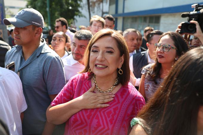 Približno 36-odstotno podporo napovedujejo markantni senatorki staroselskih korenin Xochitl Galvez, predstavnici desnosredinske opozicijske Stranke nacionalne akcije (PAN). | Foto: Reuters