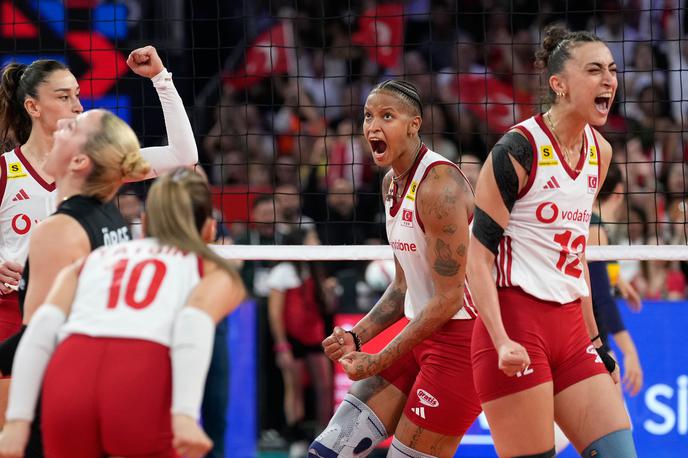 Italija : Turčija, finale EP | Turkinje so ubranile naslov, s tem pa so si tudi že priborile olimpijsko vozovnico za Los Angeles. | Foto Guliverimage
