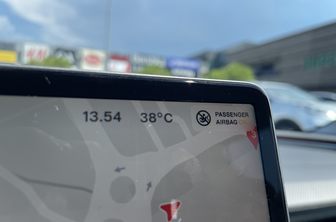 Vročina za volanom lahko usodno vpliva na voznika