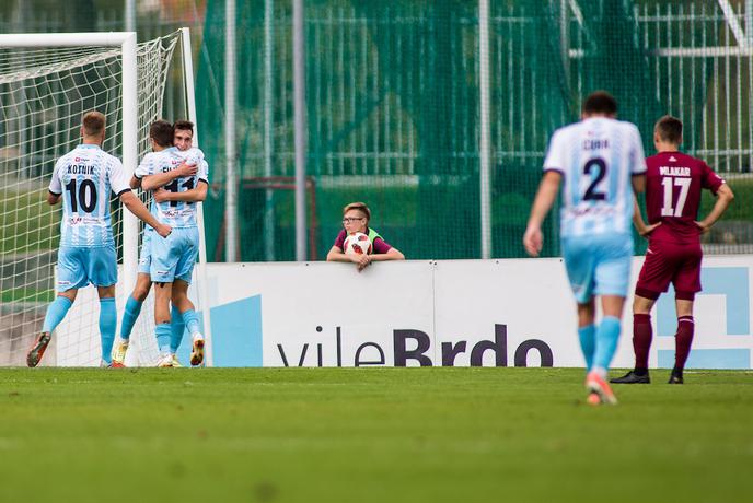 Nora tekma preobratov v Kranju, Maribor na počitek z lepo prednostjo #video