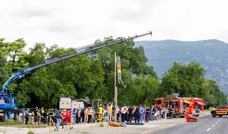 "600 milijonov evrov škode, od tega 200 v Novi Gorici in 200 v Šempetru" #foto                        v Novi Gorici in 200 v Šempetru"