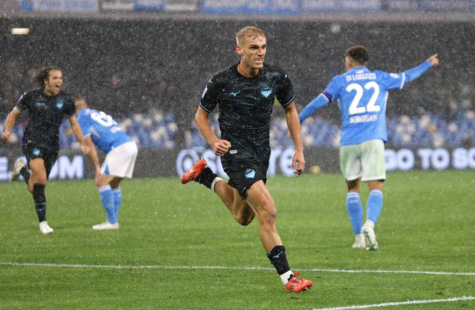 Danec Gustav Isaksen je v deževnem Neaplju zagotovil zmago rimskemu Laziu. | Foto: Reuters