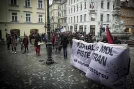 Protest, Zoran Janković, Mol, hostel celica