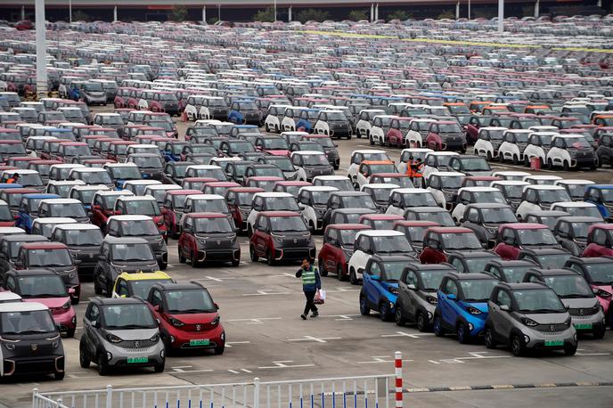 električni avtomobil Kitajska | Kitajska je največji svetovni trg električnih avtomobilov. V zadnjem desetletju jim je uspelo močno povečati njihov tržni delež, prodrli pa so predvsem tja, kjer je to najpomembneje - med mestne avtomobile -, in tako učinkovito zmanjšali neposredne avtomobilske škodljive izpuste. | Foto Reuters