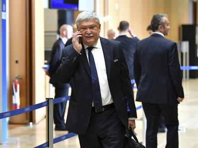 Podpredsednik Fife Csanyi zaradi izgube zaupanja umaknil podporo Infantinu