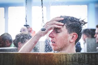 Tadej Pogačar vgravirane ploščice še nima, ima pa znamenito kocko in ritual pod kultnimi tuši