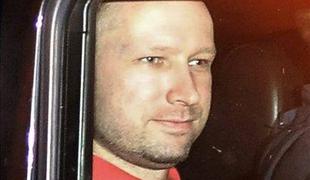 Breivik v zameno za informacije zahteva odstop norveške vlade