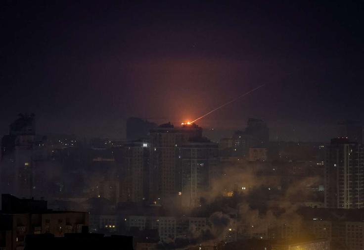 Televizijski voditelj Sergej Mardan od Moskve zahteva, da ukrajinsko prestolnico Kijev z zračnimi napadi naredi "neprimerno za življenje".  | Foto: Reuters