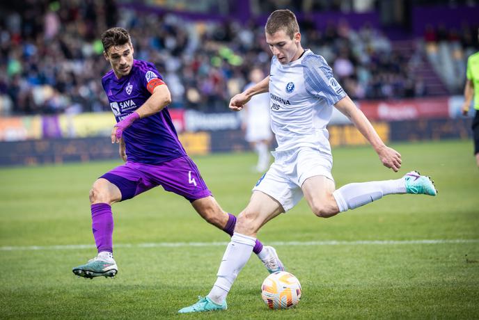 Celjanom štajerski derbi, kapetan Olimpije v sodniškem dodatku priigral zmago in odžejal navijače