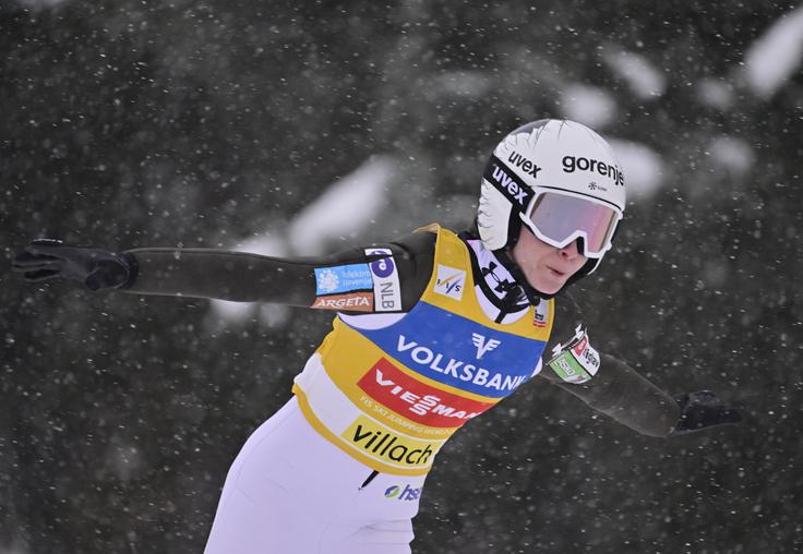 Nika Prevc je še povišala prednost v skupnem seštevku svetovnega pokala. | Foto: Reuters