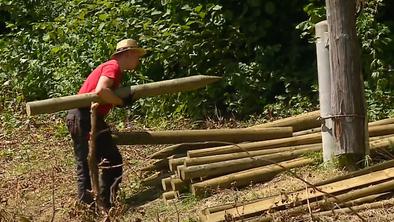 Že 21 let hodijo po Sloveniji in pomagajo domačinom pri obnovi #video