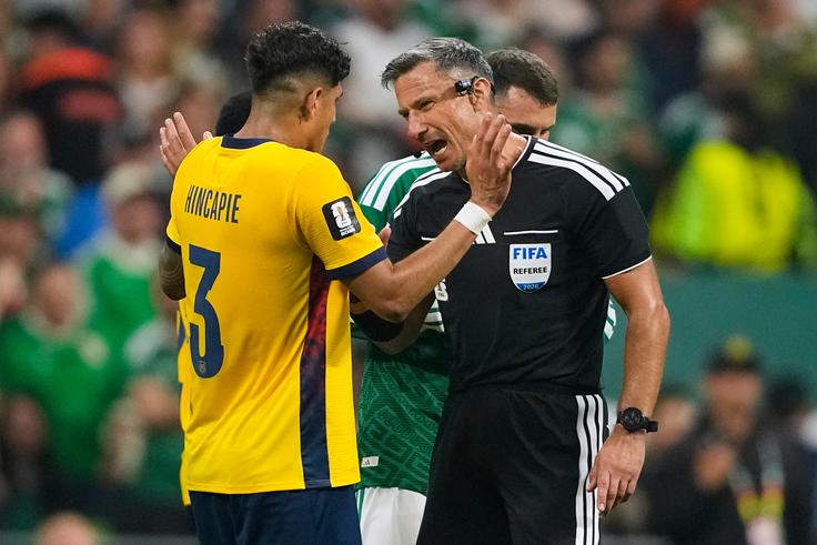 Slavko Vinčić je nazadnje sodil na srečanju med Mehiko in Ekvadorjem, ko je bilo veliko govora o izključitvi zvezdnika Ekvadorja Piera Hincapieja. | Foto: Guliverimage