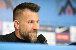 Mnogi so se oglasili, le on molči. Je to že znak?